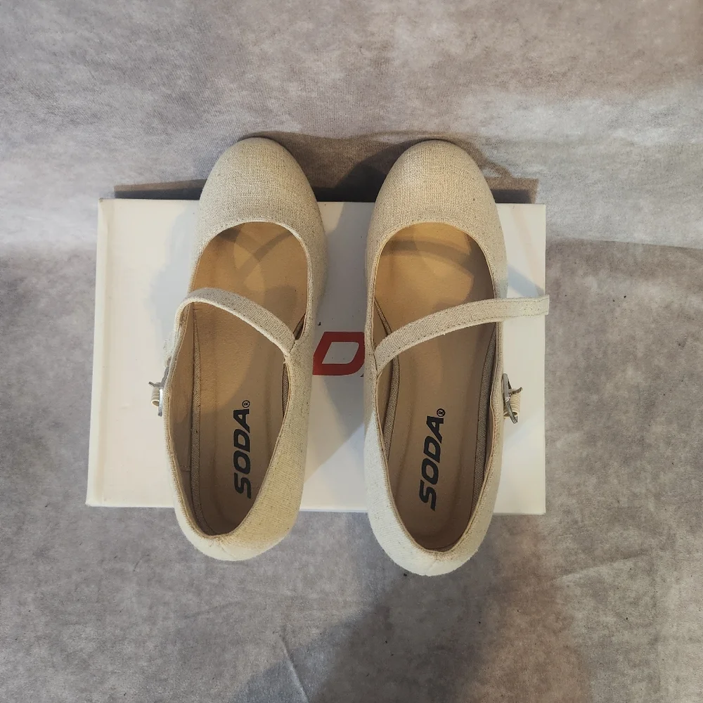 Soda Lace‎ Heel Cream Wedge Shoes Size 4M
